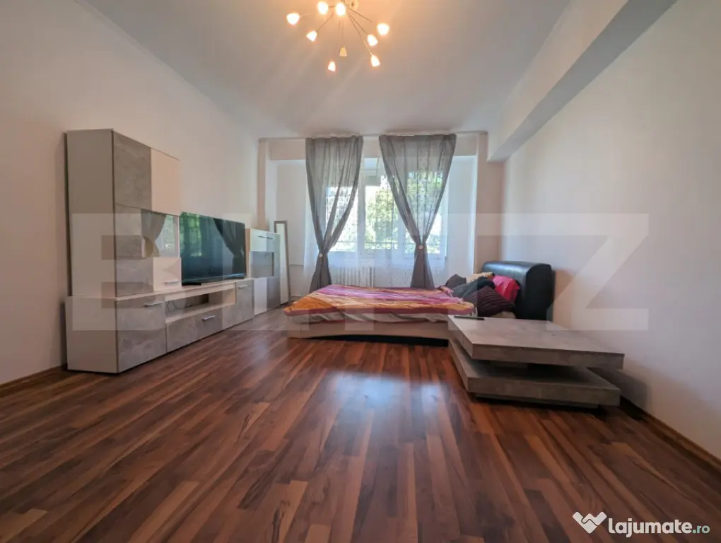 Apartament 3 camere, 2 băi, balcon generos-Cantemir