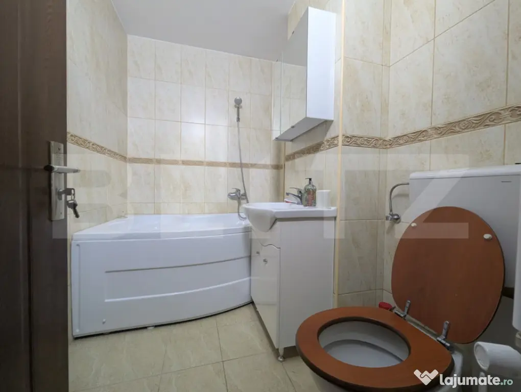 Apartament 3 camere, 2 băi, balcon generos-Cantemir