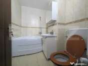 Apartament 3 camere, 2 băi, balcon generos-Cantemir
