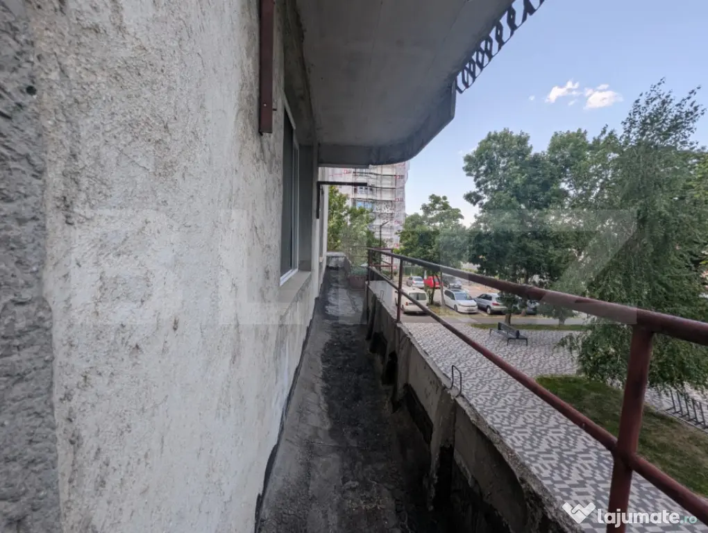 Apartament 3 camere, 2 băi, balcon generos-Cantemir