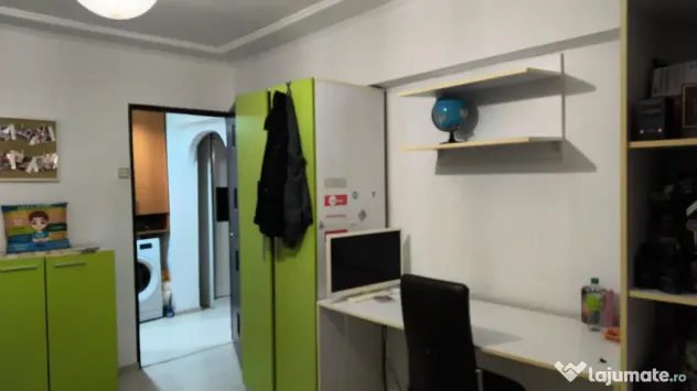Vând apartament 60mp, cu 2 dormitoare decomandate și garaj, zona HCC