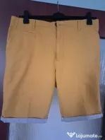 Pantaloni scurti
