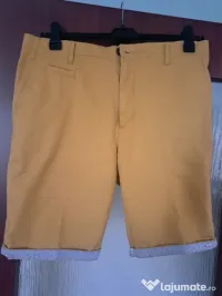 pantaloni scurti 