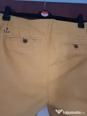 pantaloni scurti 