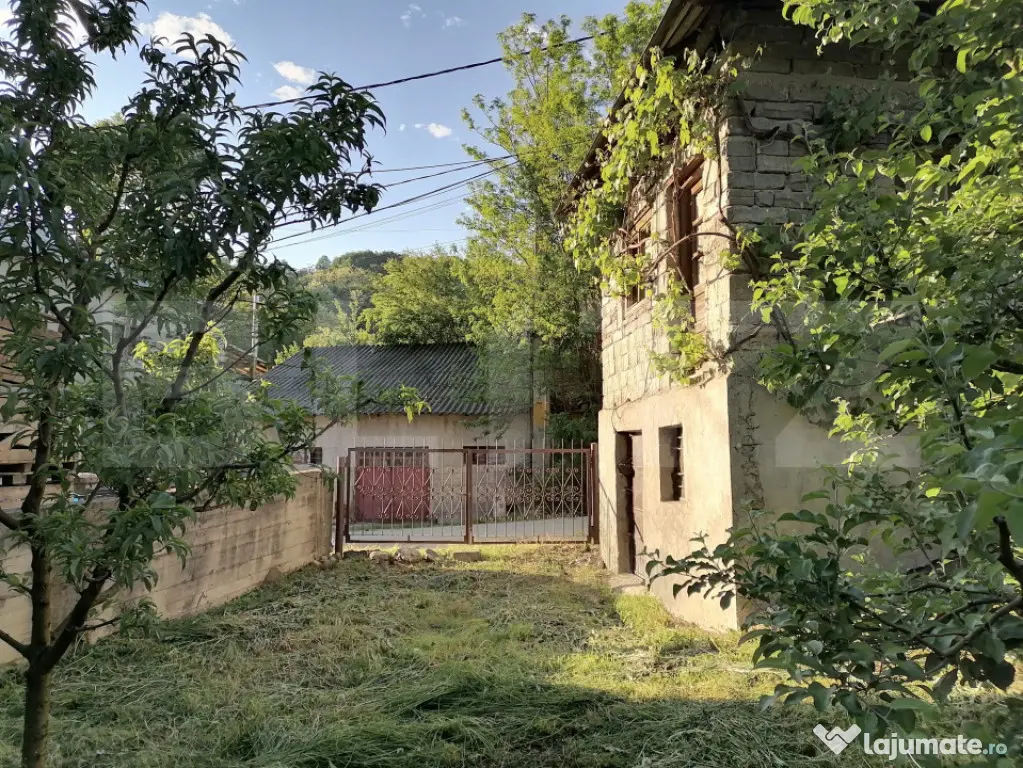 Casă la rRșu cu Livadă, Teren 1000 mp. Gemenea Brătule?