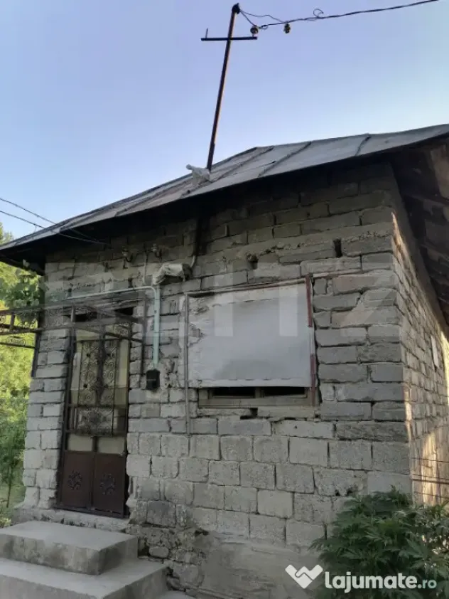 Casă la rRșu cu Livadă, Teren 1000 mp. Gemenea Brătule?