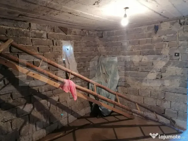 Casă la rRșu cu Livadă, Teren 1000 mp. Gemenea Brătule?