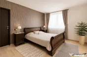 Vila distinctiva,2 intrari separate:locuire multifamiliala,a 