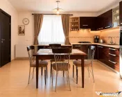 Vila distinctiva,2 intrari separate:locuire multifamiliala,a 