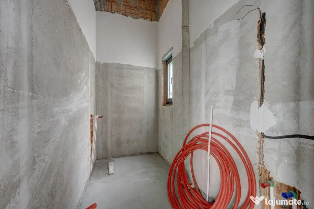 Casa se preda finisata - 4 bai -3 dormitoare - curte - parca