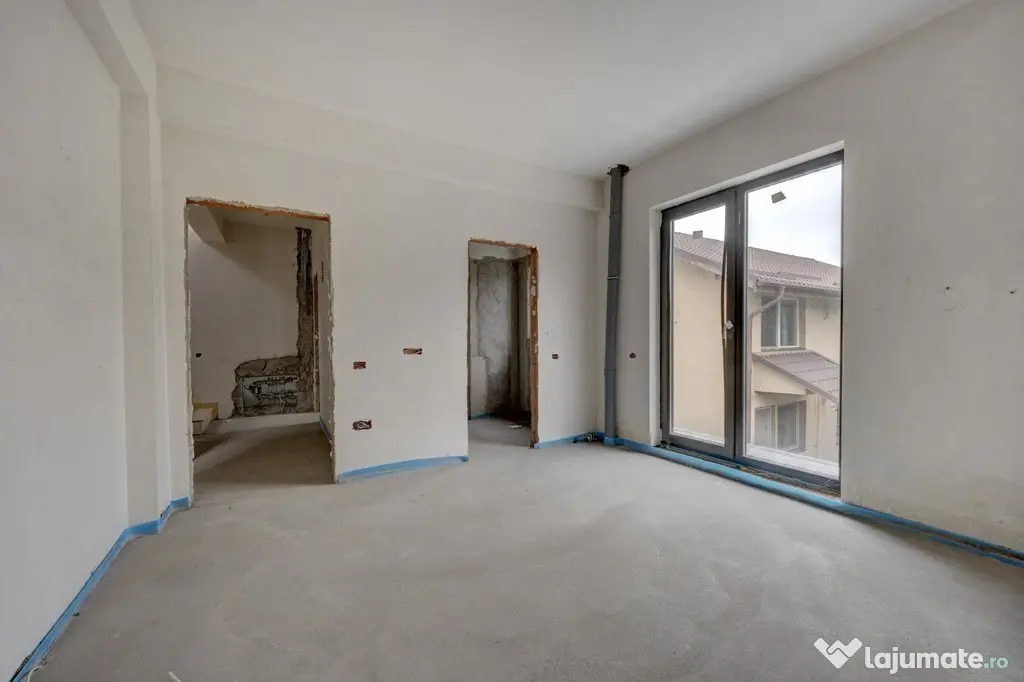 Casa se preda finisata - 4 bai -3 dormitoare - curte - parca