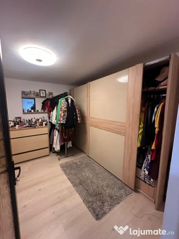 Casa de vanzare, 3 camere, situata in zona CET