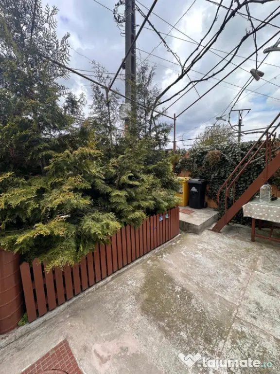 Casa de vanzare, 3 camere, situata in zona CET
