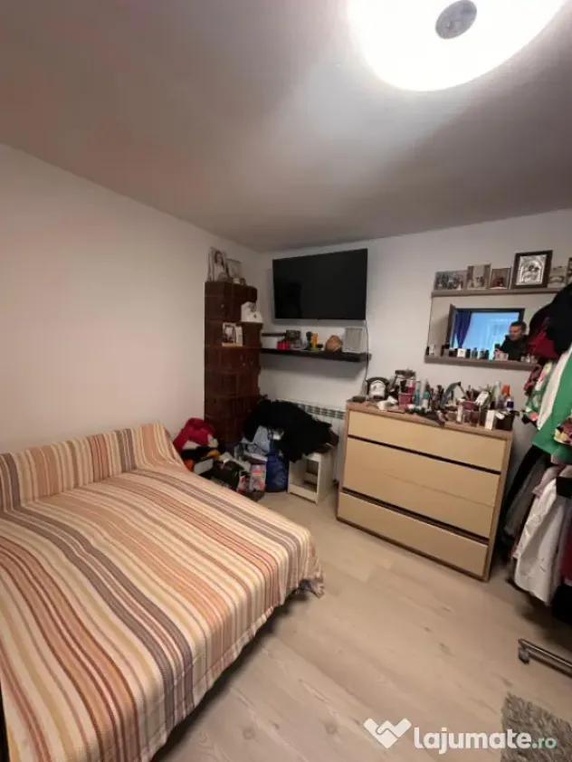 Casa de vanzare, 3 camere, situata in zona CET