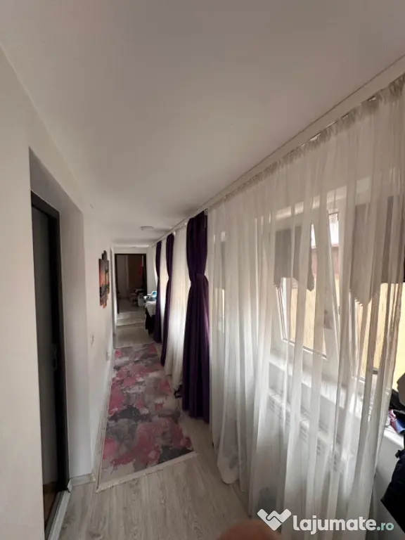 Casa de vanzare, 3 camere, situata in zona CET