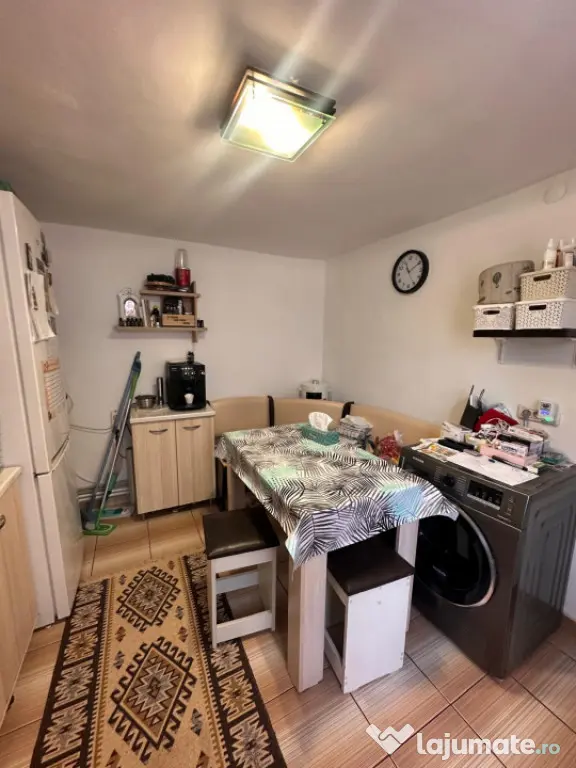 Casa de vanzare, 3 camere, situata in zona CET