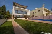 Casa TA de pe malul lacului Mogosoaia | Piscina | Deschidere 
