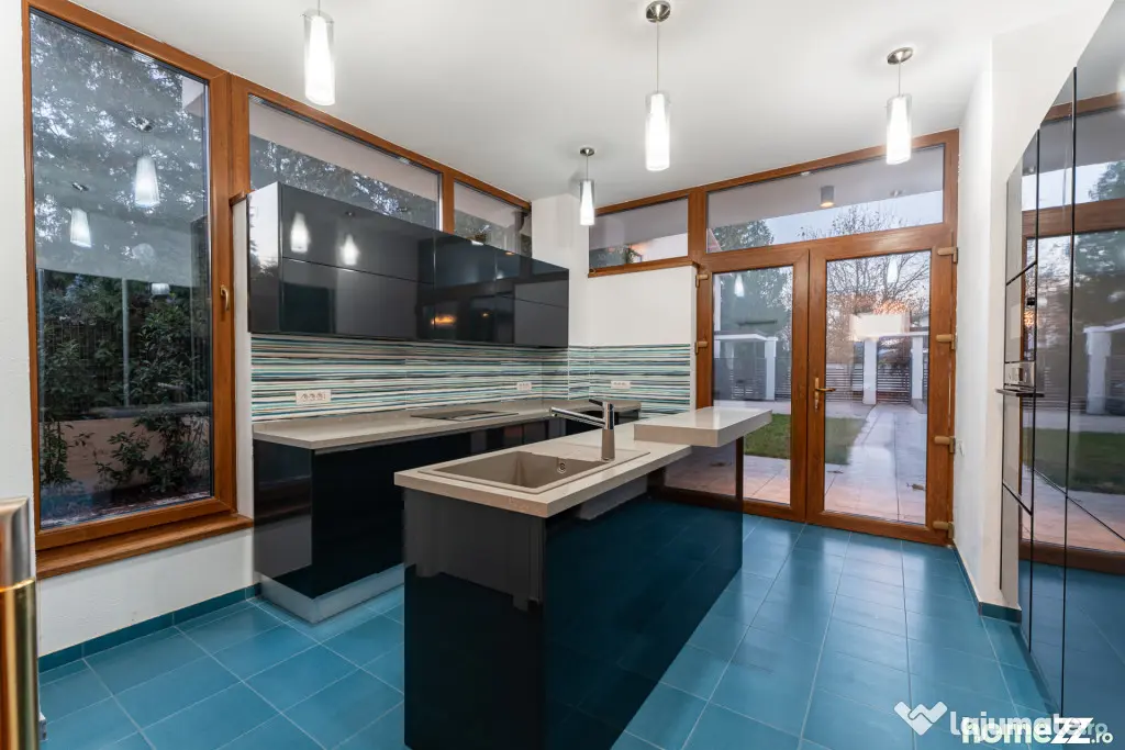 Resedinta contemporana in Mogosoaia | Piscina | Acces direct - Mogosoaia (Bucuresti-Ilfov)