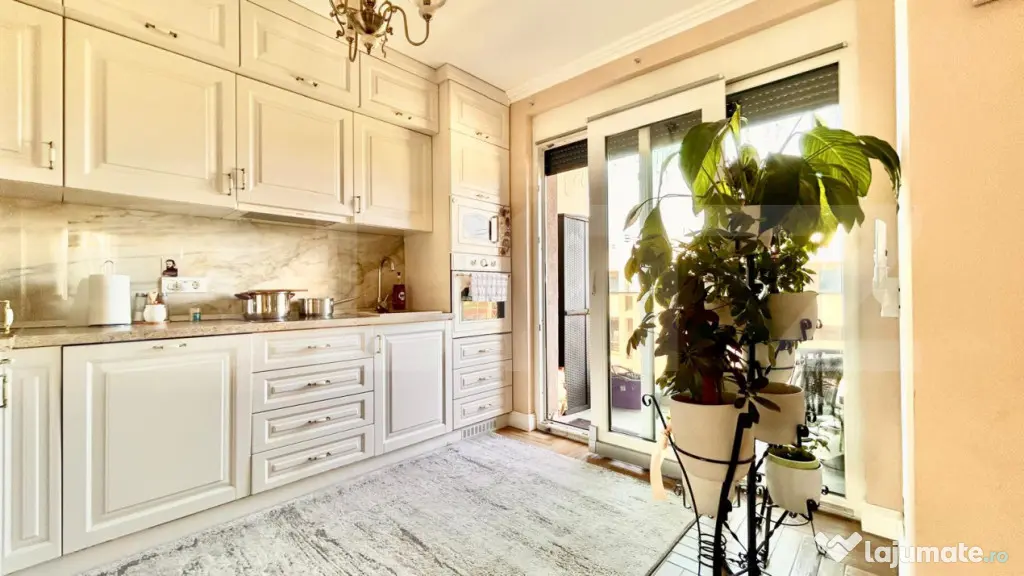 Apartament cu 3 camere, terasă de 77 mp și Jacuzzi, Zona C