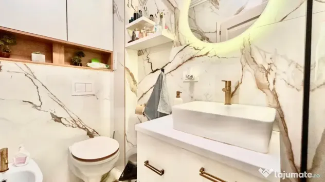 Apartament cu 3 camere, terasă de 77 mp și Jacuzzi, Zona C