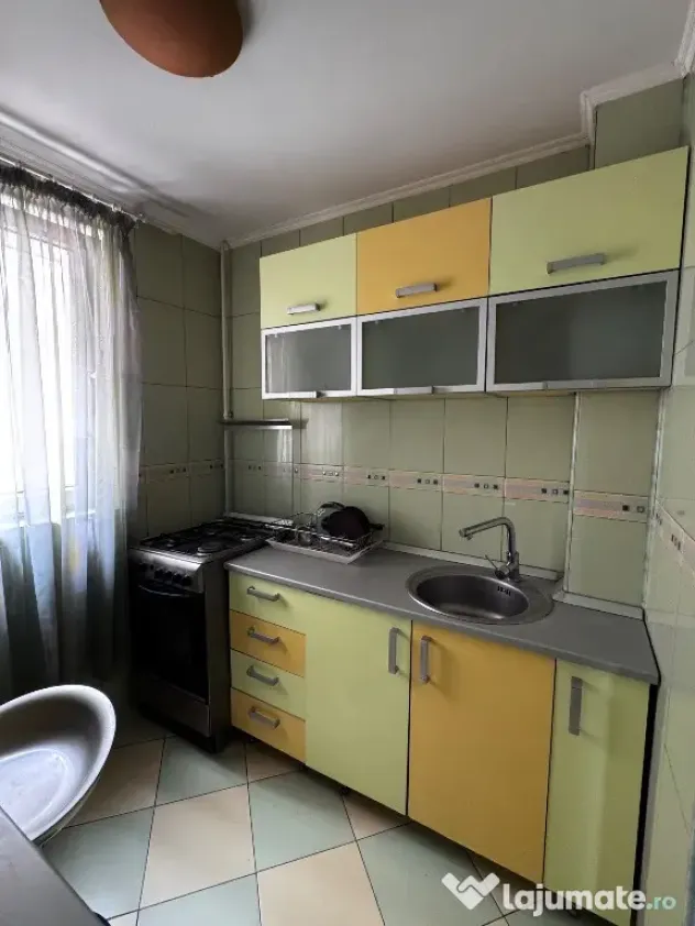 Inchiriez ap 2 camere+ parcare bld C-tin Brancoveanu, sector 4