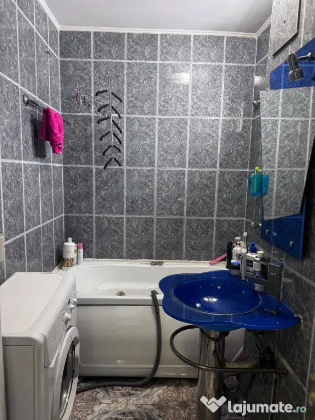 Inchiriez ap 2 camere+ parcare bld C-tin Brancoveanu, sector 4
