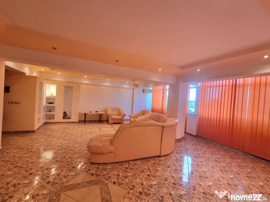 Apartament-spectacol/ 101 mp utili/ living de 54 mp! Unic î
