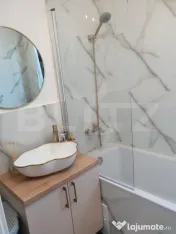 Apartament de inchiriat, 3 camere, 2 bai, garaj + boxa, zona 