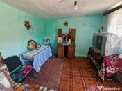 Căsuță autentică românească între două dealuri–col 