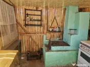Căsuță autentică românească între două dealuri–col 