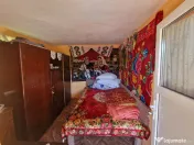 Căsuță autentică românească între două dealuri–col 