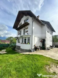 Casa/Vila cu 8 camere, 4 bai - Zarnesti 