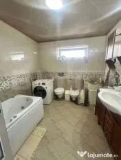 Casa/Vila cu 8 camere, 4 bai - Zarnesti 