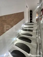 Casa/Vila cu 8 camere, 4 bai - Zarnesti 