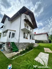 Casa/Vila cu 8 camere, 4 bai - Zarnesti