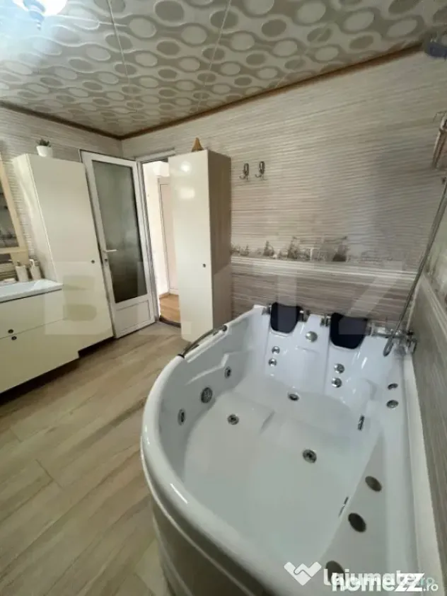 Casa/Vila cu 8 camere, 4 bai - Zarnesti - Zarnesti (Brasov)