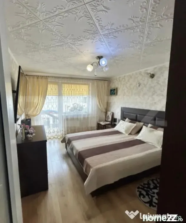 Casa/Vila cu 8 camere, 4 bai - Zarnesti - Zarnesti (Brasov)