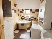Apartament 3 camere, 80 mp, 2 bai, parcare, Zona Porii 