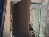 Vând ușă garaj basculanta manual 