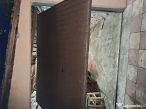 Vând ușă garaj basculanta manual