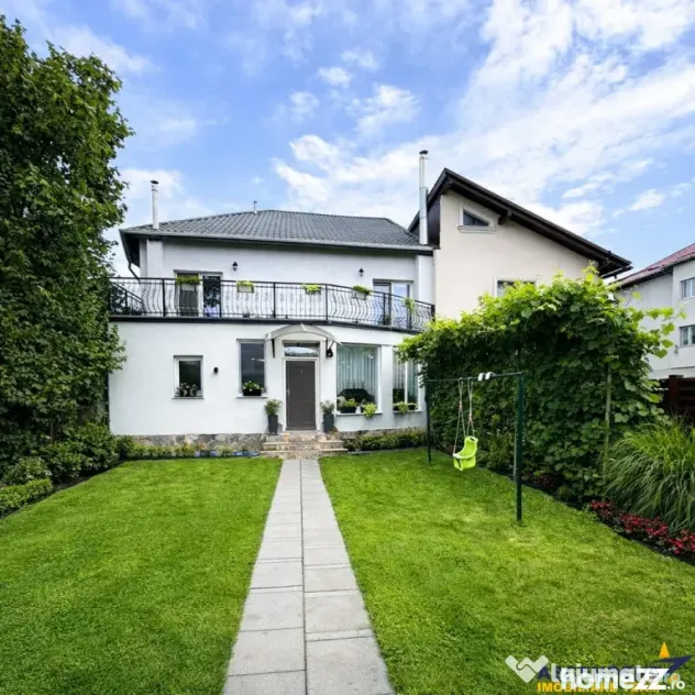 Casa in apreciabil potential,cu terase, curte,gradina echipa
