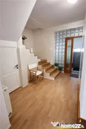 Casa in apreciabil potential,cu terase, curte,gradina echipa