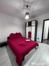 Apartament 3 camere,etaj 1,zona Alexandru Cel Bun-Minerva;impecabil
