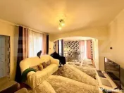 Casă cu 5 camere și un teren de 700 mp 
