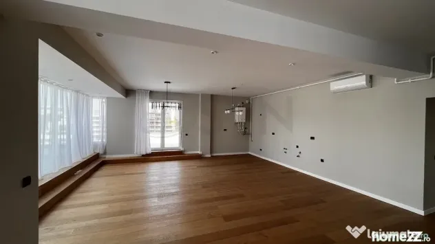 Apartament spatios cu 3 terase