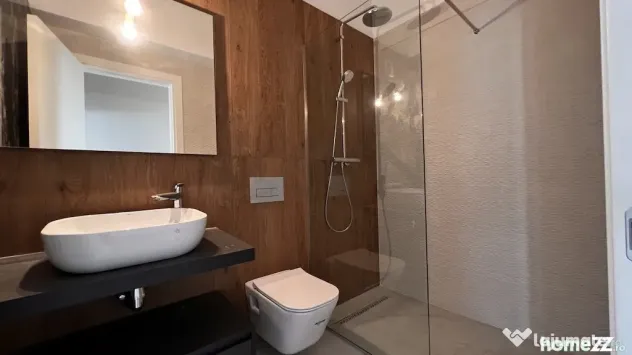 Apartament spatios cu 3 terase