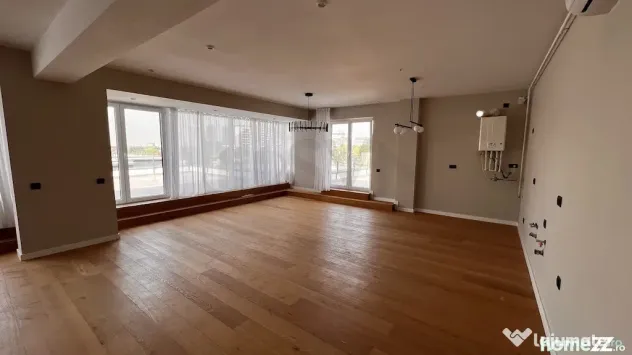Apartament spatios cu 3 terase