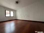 Apartament 6 Camere l Spatios l Sisesti 