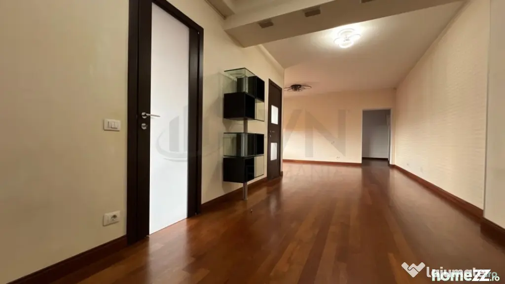 Apartament 6 Camere l Spatios l Sisesti