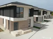Casa cu 5 camere tip duplex